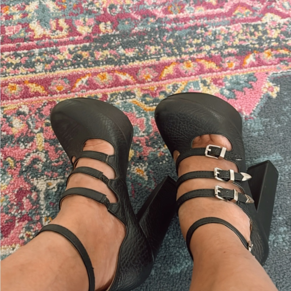 Cute Black Strappy Women's Heels